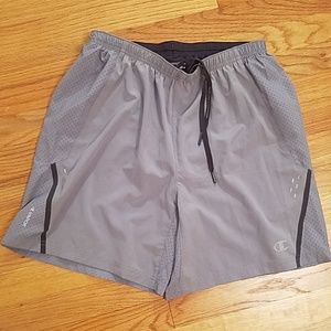Like new Men sz M Champion 10" lined shorts.